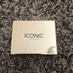 Iconic London Brow Cushion in Medium